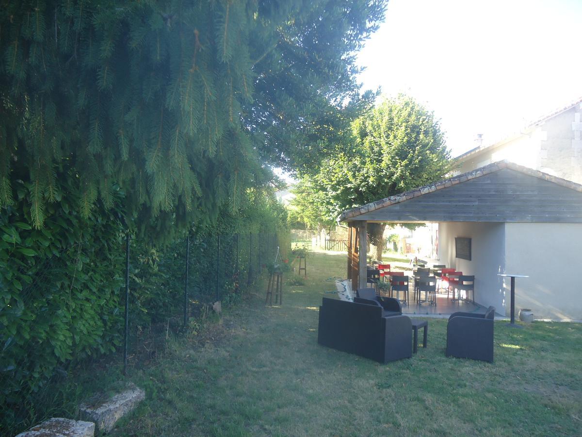 Logis Hotel Du Champ De Foire Saint-Aulaye-Puymangou Kültér fotó