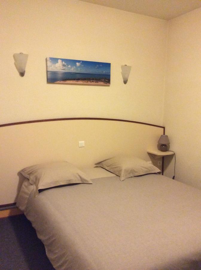 Logis Hotel Du Champ De Foire Saint-Aulaye-Puymangou Kültér fotó